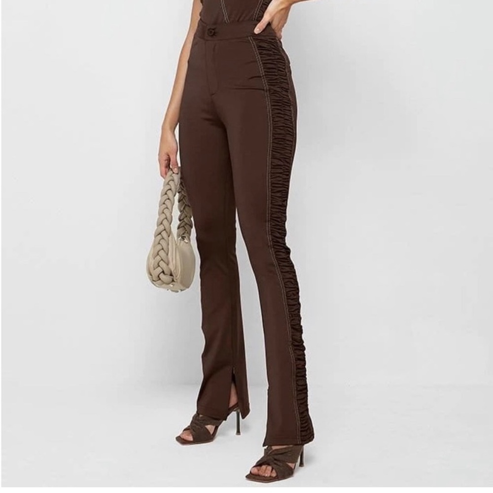 Maniere de Voir RUCHED SIDE FLARED LEGGINGS - BROWN